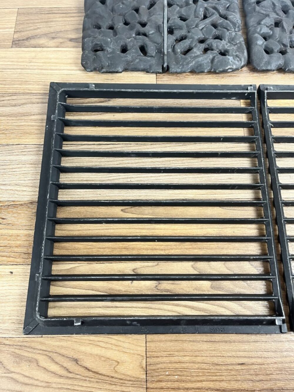 Jenn Air Range Set of 2 Cast Iron Lava Rock Grill & Grates with Handles Vtg - Picture 2 of 9